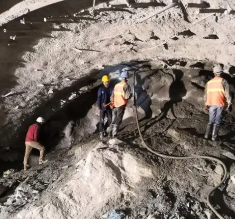 皋兰拱顶带模注浆料的施工流程及注意事项